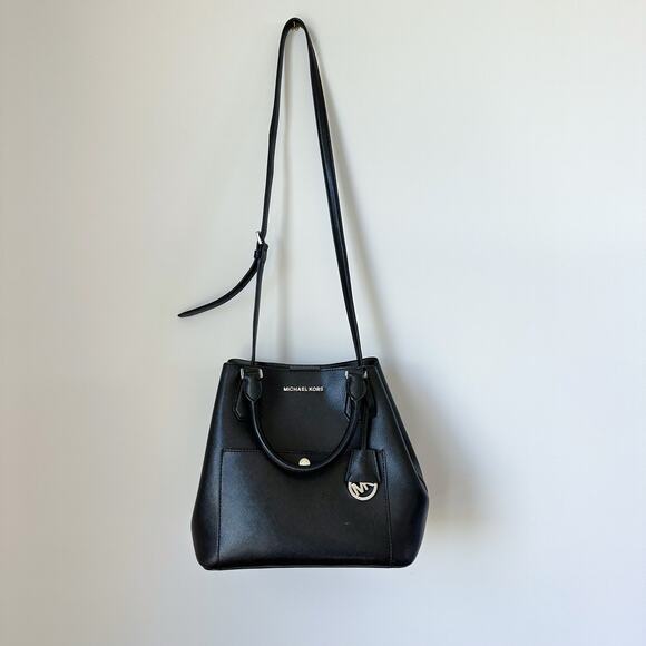 Michael Kors Greenwich Leather Crossbody Strap Large Bucket Grab Bag Black NWT - Picture 2 of 6